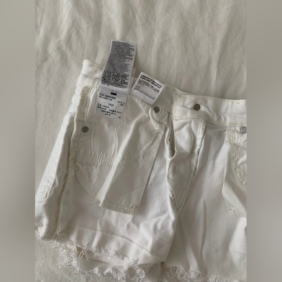 Levi's high waisted jean white shorts - Picture 2 of 3